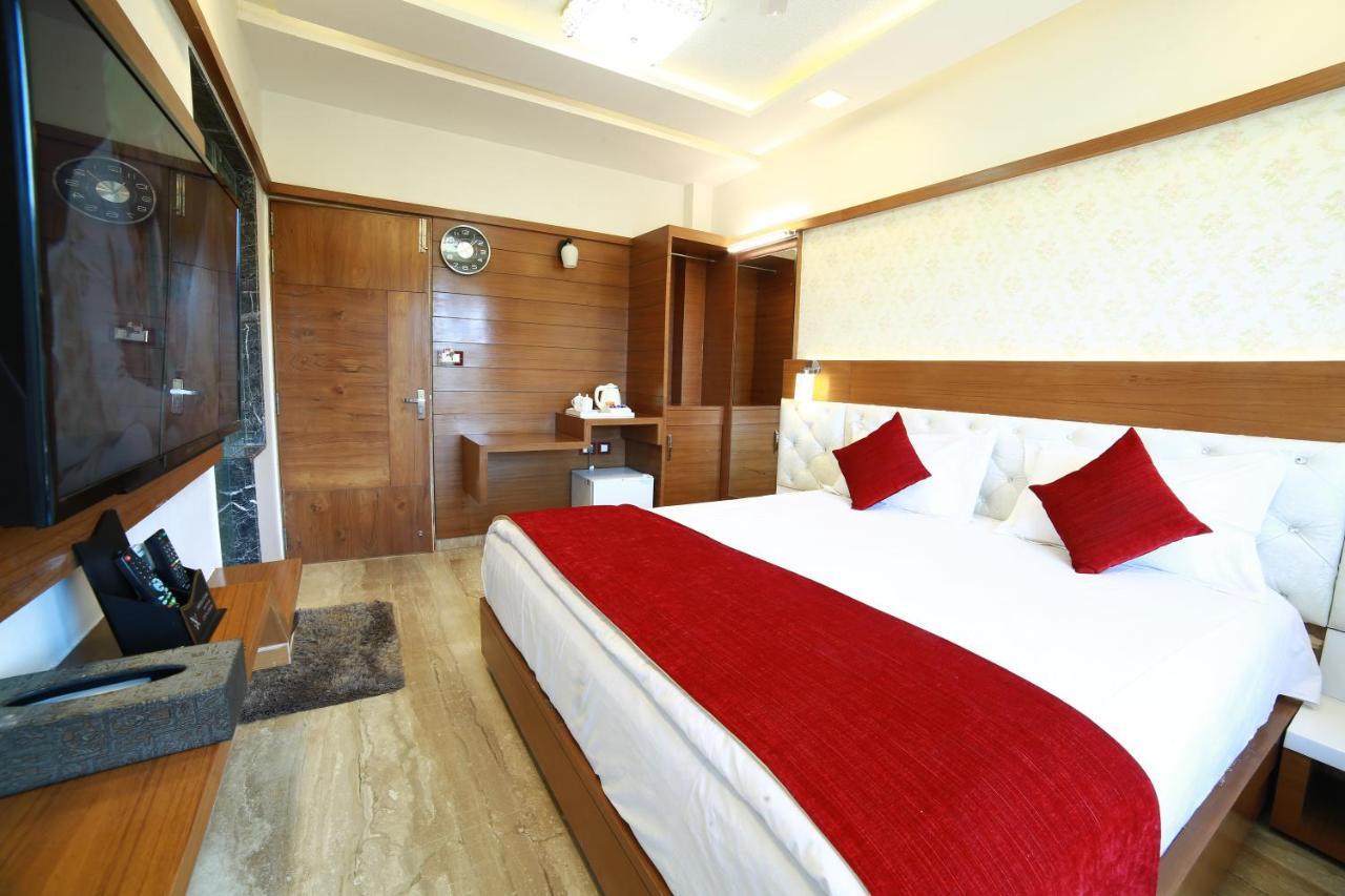 เชอราโทน อะ ลักชัวรี โฮเต็ล เมาน์อาบู Hotel เมาท์อาบู ภายนอก รูปภาพ