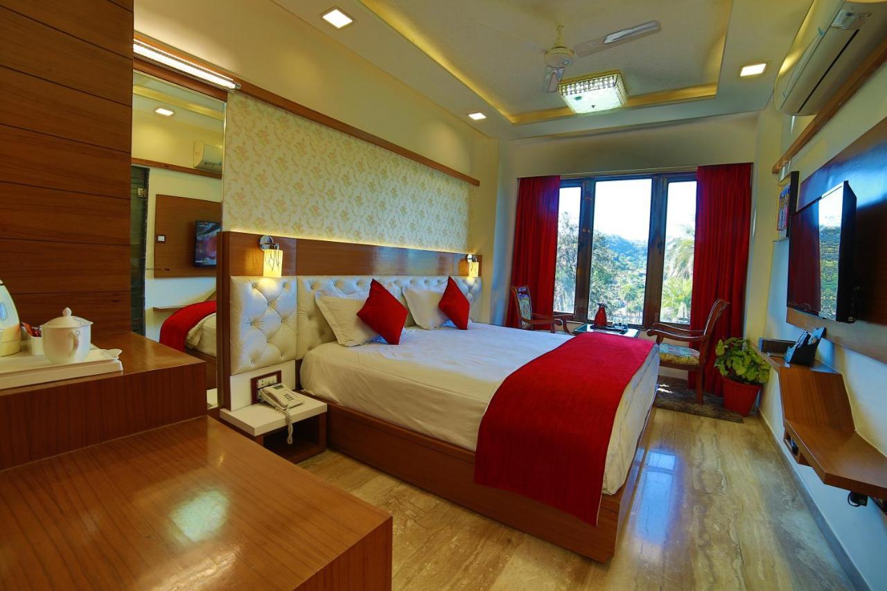 เชอราโทน อะ ลักชัวรี โฮเต็ล เมาน์อาบู Hotel เมาท์อาบู ภายนอก รูปภาพ