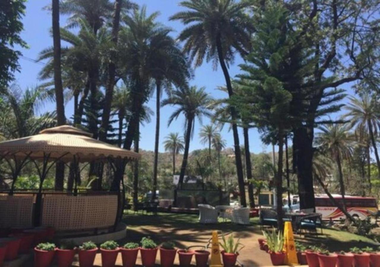 เชอราโทน อะ ลักชัวรี โฮเต็ล เมาน์อาบู Hotel เมาท์อาบู ภายนอก รูปภาพ