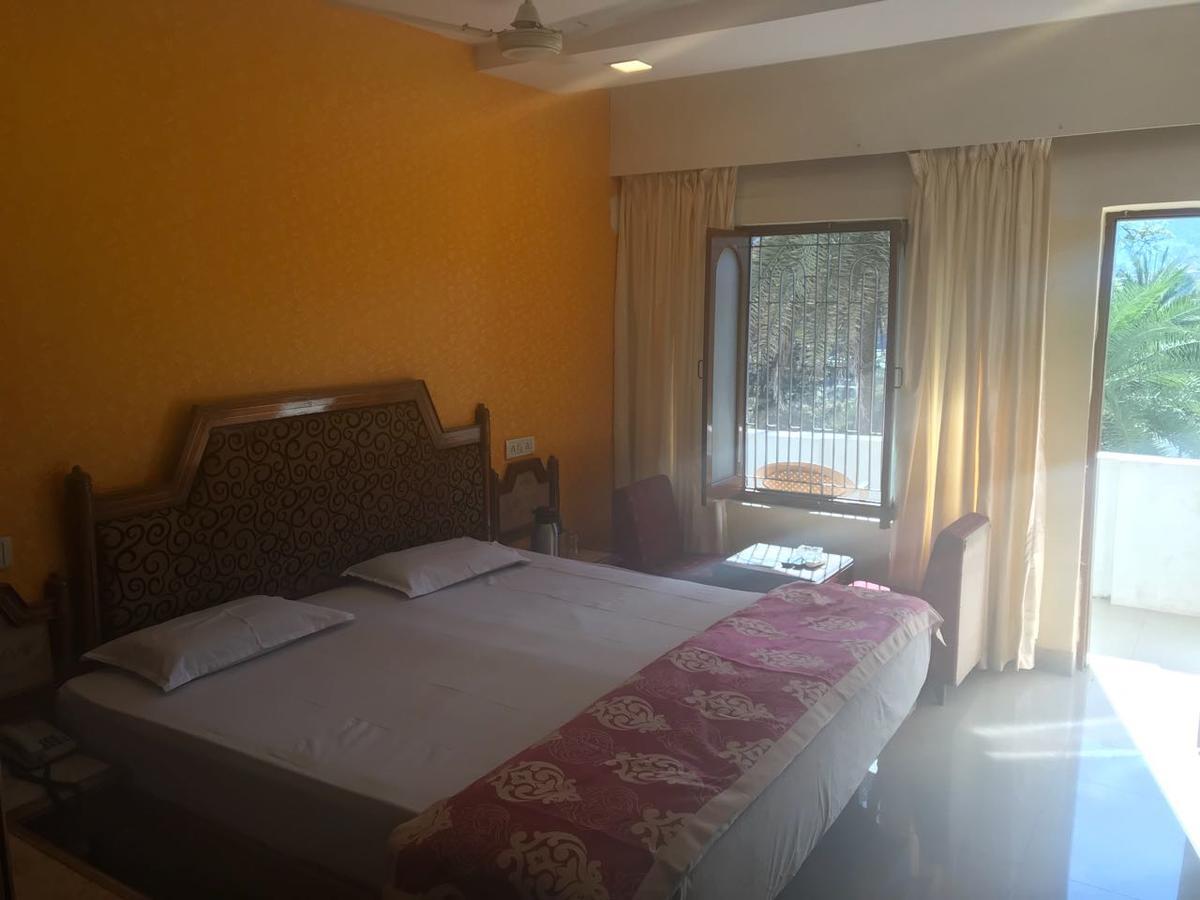 เชอราโทน อะ ลักชัวรี โฮเต็ล เมาน์อาบู Hotel เมาท์อาบู ภายนอก รูปภาพ