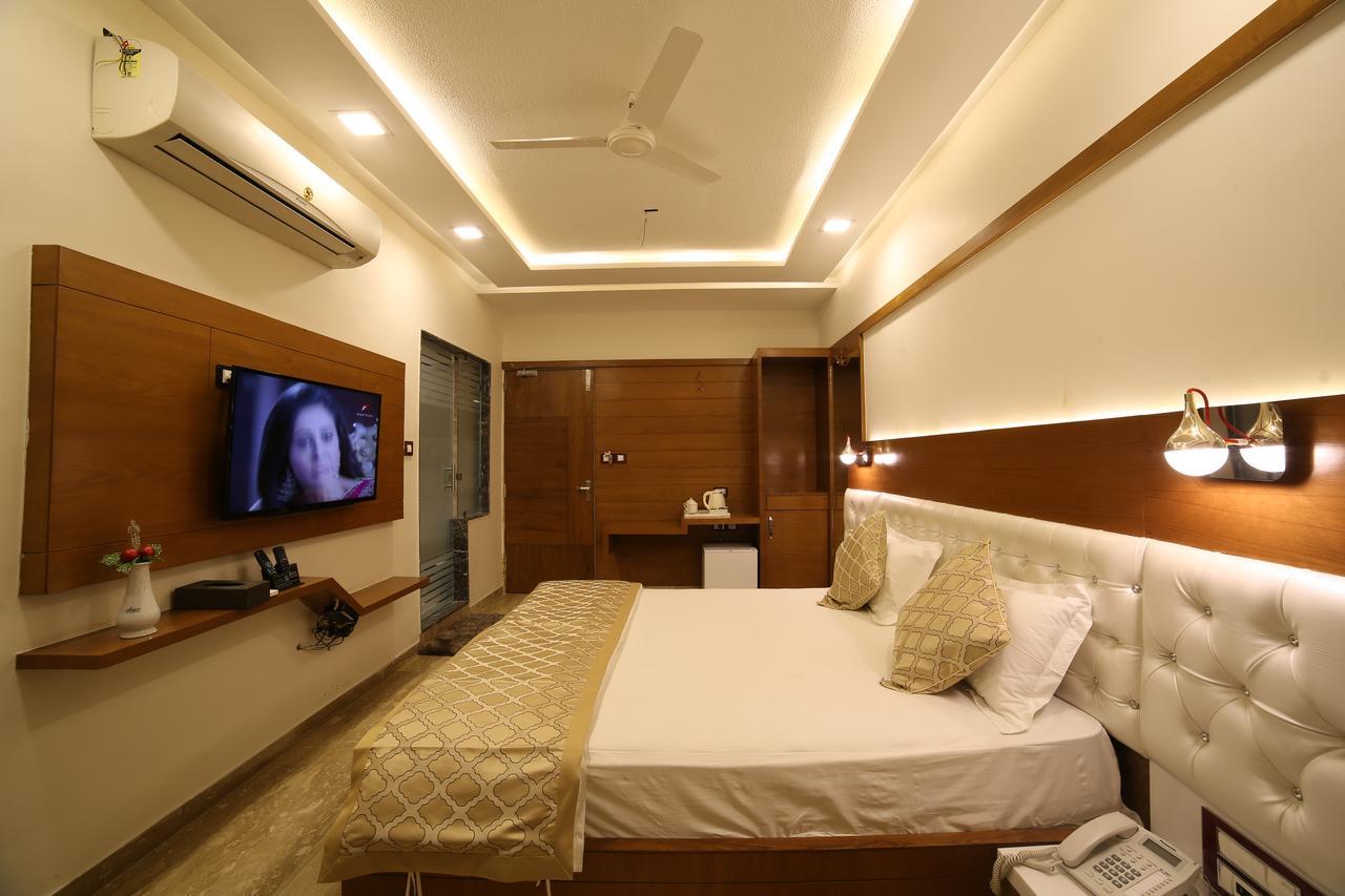 เชอราโทน อะ ลักชัวรี โฮเต็ล เมาน์อาบู Hotel เมาท์อาบู ภายนอก รูปภาพ
