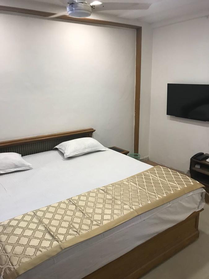 เชอราโทน อะ ลักชัวรี โฮเต็ล เมาน์อาบู Hotel เมาท์อาบู ภายนอก รูปภาพ